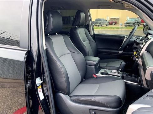 Used 2018 Toyota 4Runner SR5 Premium RWD image 9