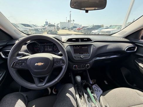 Used 2023 Chevrolet TrailBlazer LT FWD image 13