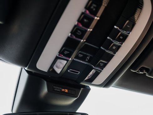 Certified 2022 Porsche Macan S image 21