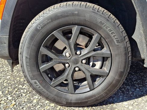 Used 2024 Jeep Grand Cherokee L Altitude image 6