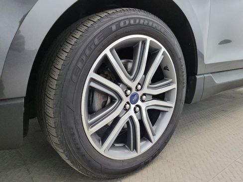 Used 2020 Ford Edge Titanium AWD/4WD image 31