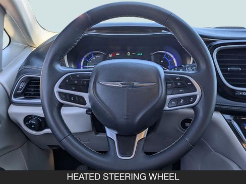 Used 2023 Chrysler Pacifica Limited image 12