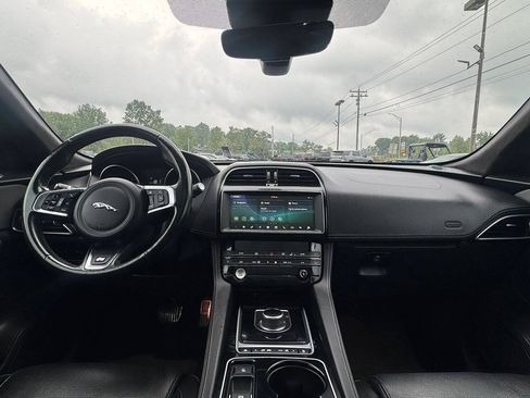 Used 2020 Jaguar F-PACE S AWD/4WD image 8