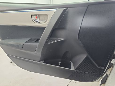 Used 2016 Toyota Corolla LE image 24