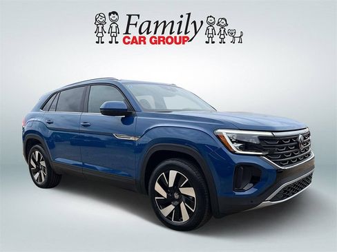 Used 2025 Volkswagen Atlas Cross Sport SE FWD image 2