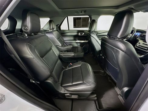 Used 2020 Ford Explorer XLT w/ Equipment Group 202A image 11