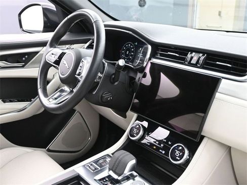 Used 2023 Jaguar F-PACE R-Dynamic S image 31