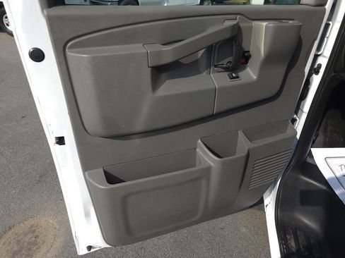Used 2018 Chevrolet Express 3500 w/ Power Convenience Package image 14