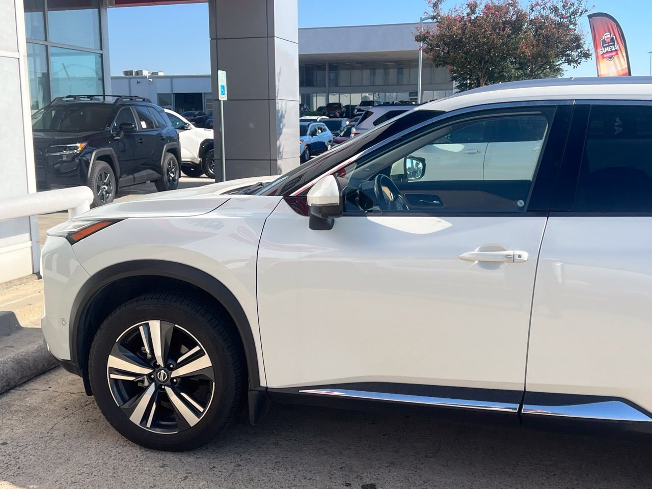 Used 2021 Nissan Rogue Platinum FWD image 16