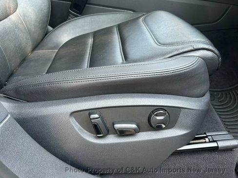 Used 2015 Volkswagen Touareg VR6 AWD/4WD image 23