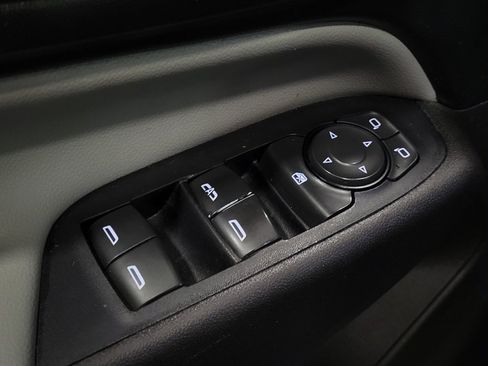 Used 2019 Chevrolet Equinox LS w/ LS Convenience Package FWD image 27