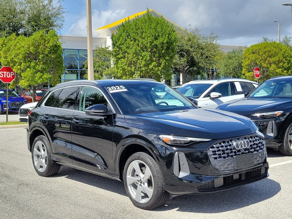 Used 2025 Audi Q5 Premium Plus w/ Premium Plus AWD/4WD image 1