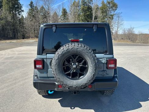 Used 2024 Jeep Wrangler Unlimited image 4