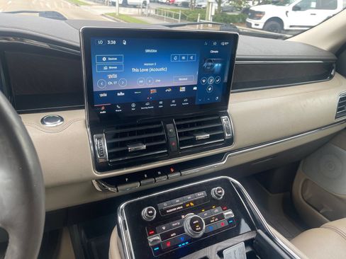 Used 2022 Lincoln Navigator Reserve RWD image 6