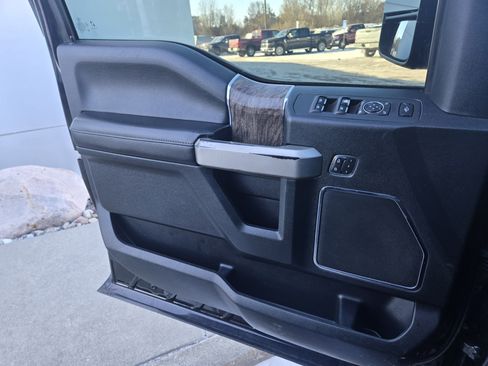 Used 2019 Ford F350 Lariat w/ Chrome Package image 21