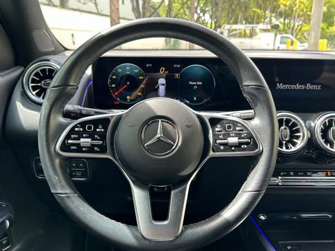 Used 2022 Mercedes-Benz GLB 250 w/ Premium Package Lite image 19