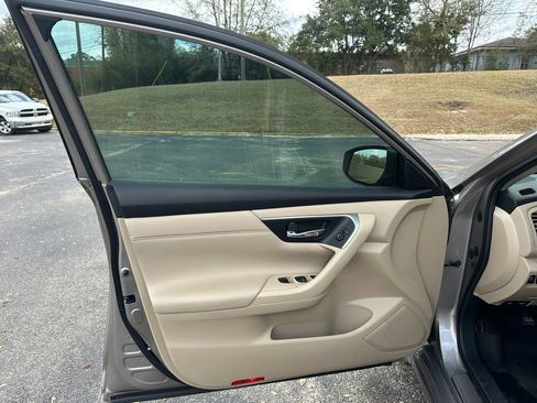 Used 2015 Nissan Altima 2.5 SV w/ Convenience Package image 25