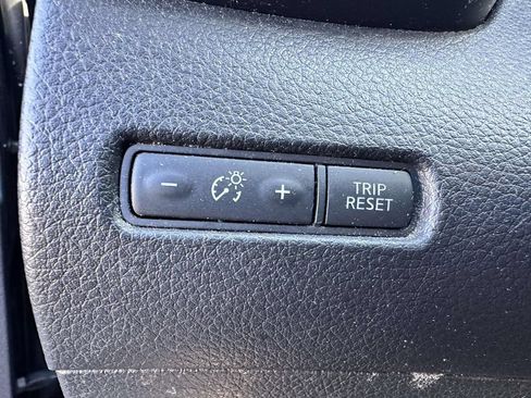 Used 2019 Nissan Rogue S AWD/4WD image 16