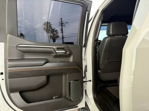 Used 2023 GMC Sierra 1500 AT4 w/ AT4 Premium Package AWD/4WD image 34