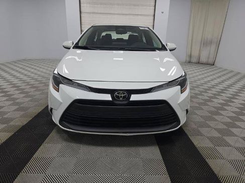 Used 2025 Toyota Corolla LE FWD image 2