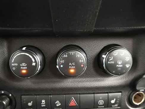 Used 2018 Jeep Wrangler Unlimited Rubicon AWD/4WD image 20