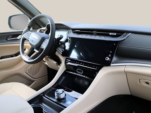 New 2026 Jeep Grand Cherokee Limited RWD image 18