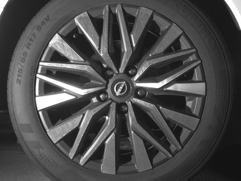 Used 2025 Nissan Altima 2.5 SV image 15