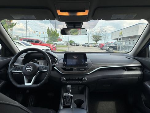 Used 2025 Nissan Altima 2.5 SV FWD image 33