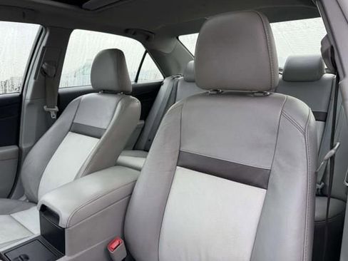 Used 2014 Toyota Camry XLE w/ Leather Package image 12