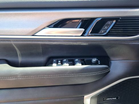Used 2025 Jeep Wagoneer 4WD image 30