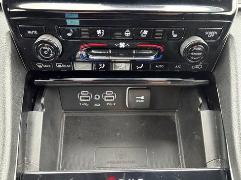 Used 2023 Jeep Grand Cherokee L Limited w/ Luxury Tech Group II image 23