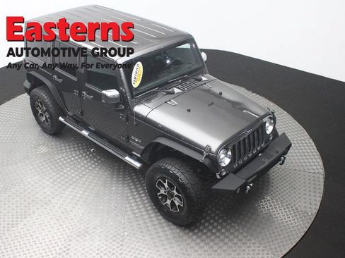 Used 2017 Jeep Wrangler Unlimited Sahara w/ Dual Top Group AWD/4WD image 3