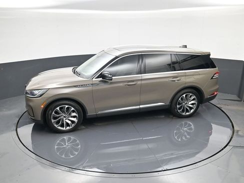 Used 2025 Lincoln Aviator Reserve RWD image 32