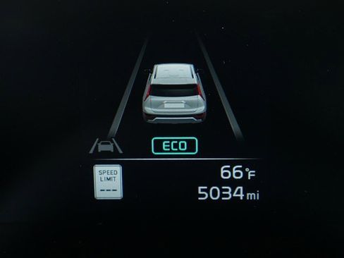 Used 2024 Kia Niro LX image 27