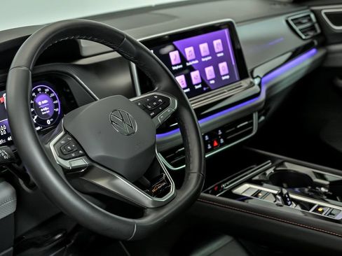 Certified 2025 Volkswagen Atlas Peak Edition SE AWD/4WD image 12