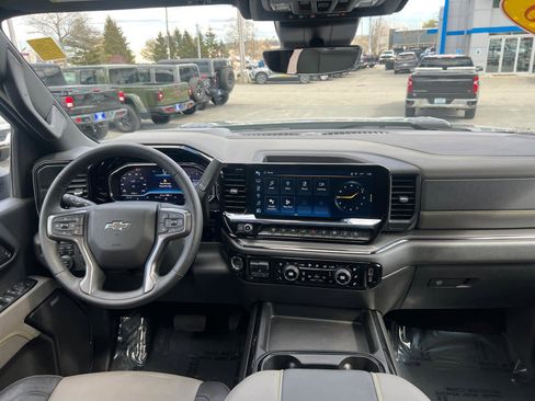 Certified 2024 Chevrolet Silverado 2500 ZR2 w/ Technology Package AWD/4WD image 35