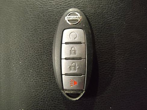 Used 2020 Nissan Pathfinder SV FWD image 32