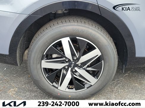 Certified 2023 Kia Sorento S FWD image 9