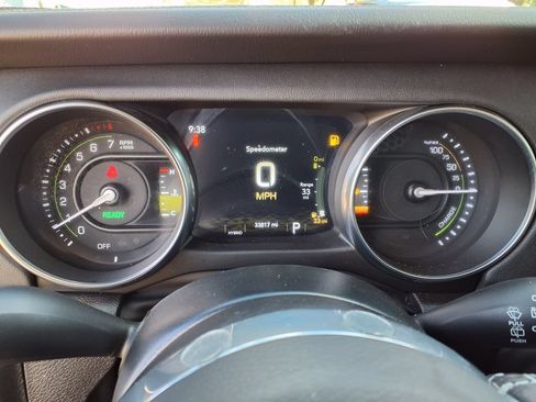 Used 2022 Jeep Wrangler Unlimited Sahara w/ Cold Weather Group AWD/4WD image 27