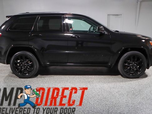 Used 2020 Jeep Grand Cherokee Altitude image 6