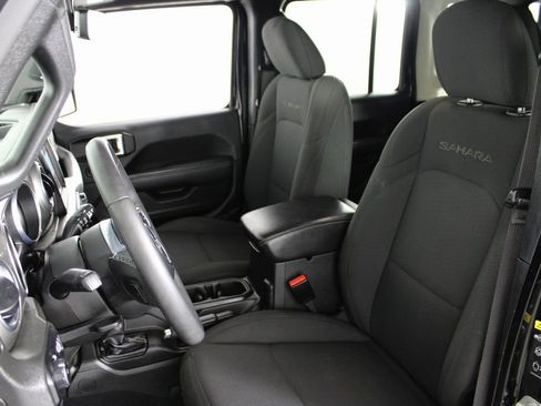 Used 2023 Jeep Wrangler Sahara image 15