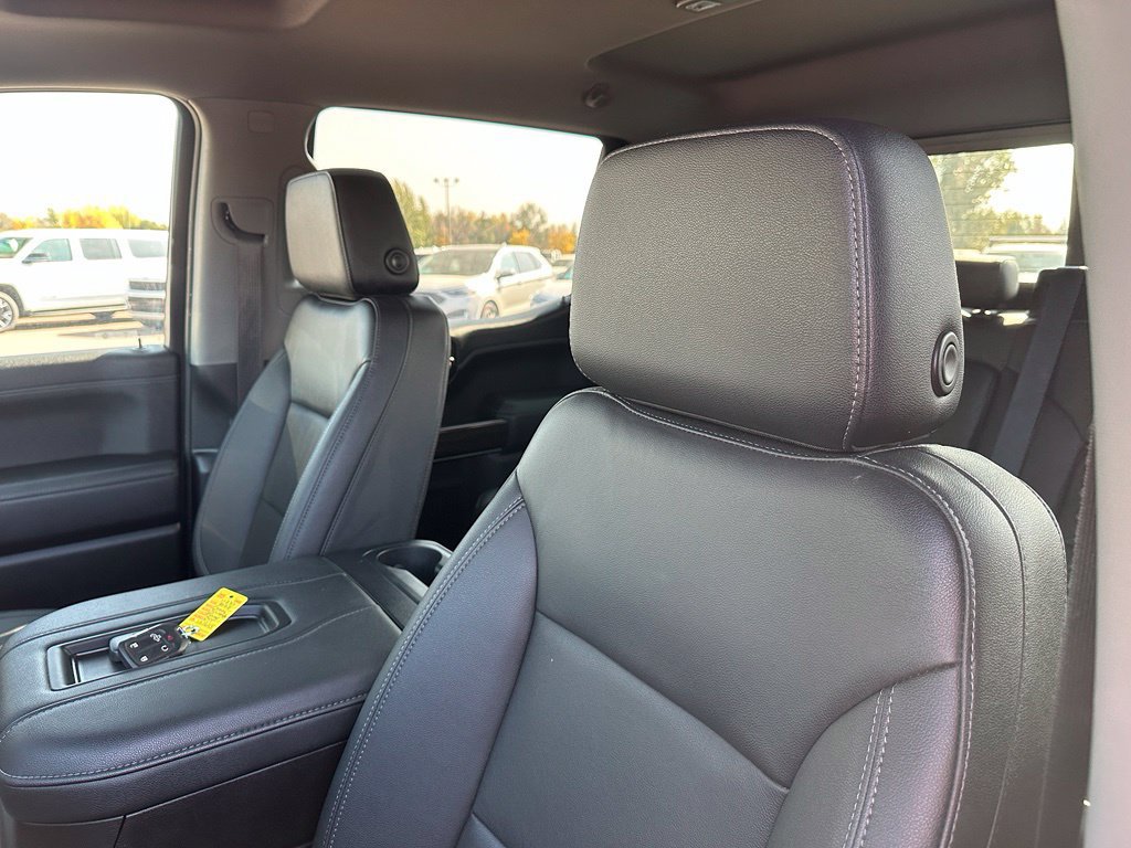 Used 2022 Chevrolet Silverado 1500 RST w/ LPO, Blackout Package AWD/4WD image 3