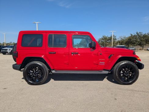 Used 2022 Jeep Wrangler Unlimited Sahara image 36