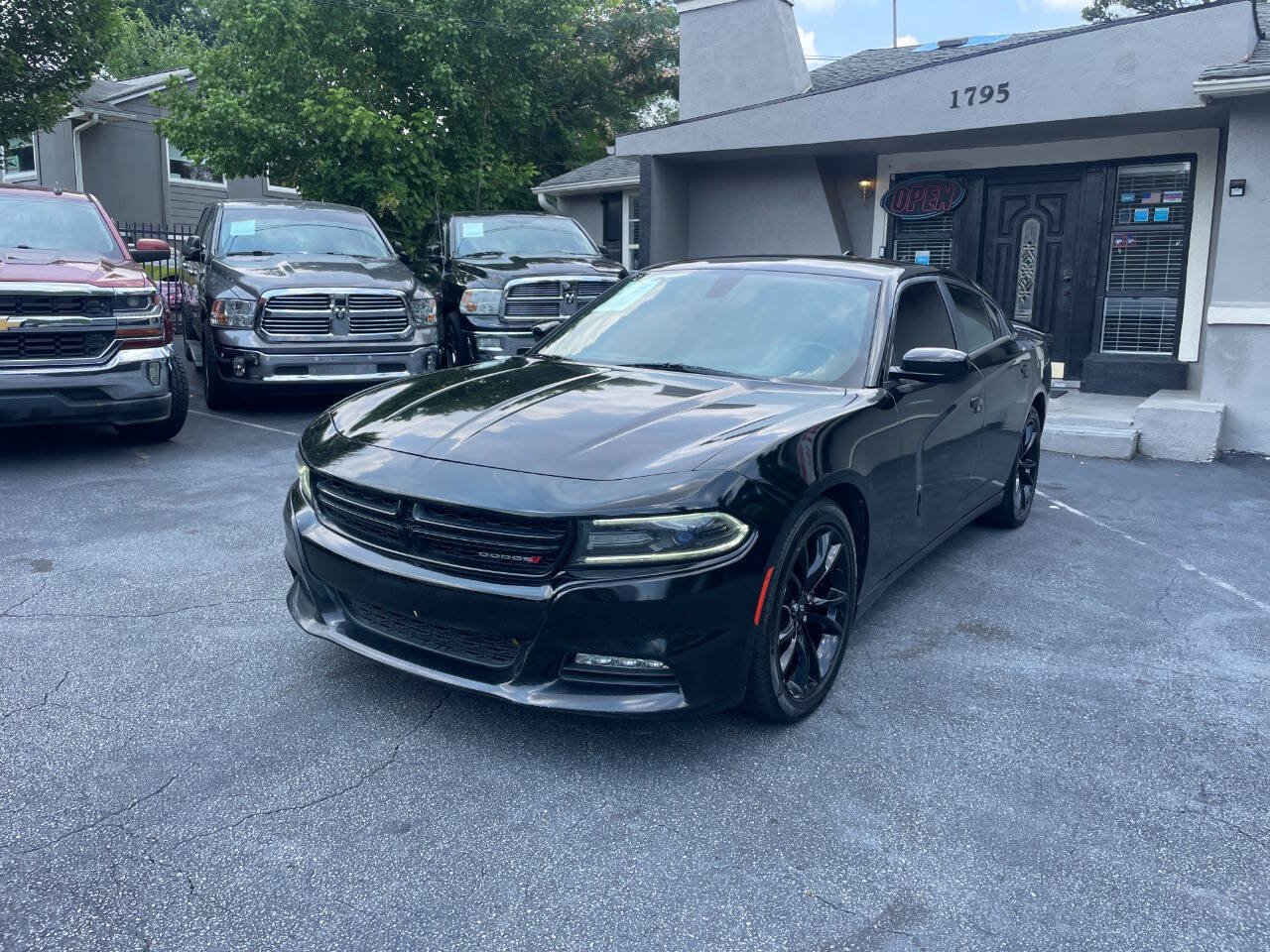 Used 2017 Dodge Charger R/T w/ Navigation & Travel Group RWD image 2