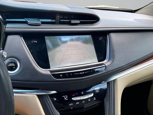 Used 2018 Cadillac XT5 Luxury w/ Driver Awareness Package AWD/4WD image 14