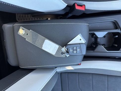 New 2025 Volkswagen Taos SE image 17