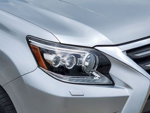 Used 2018 Lexus GX 460 Premium w/ Premium Package AWD/4WD image 27