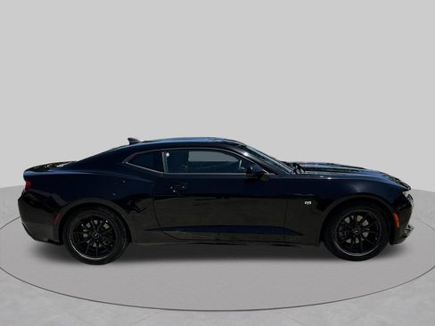 Used 2018 Chevrolet Camaro LT RWD image 6