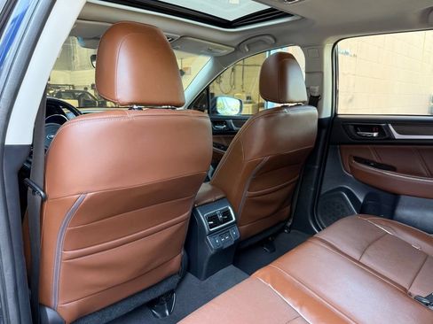 Used 2018 Subaru Outback 3.6R Touring AWD/4WD image 15
