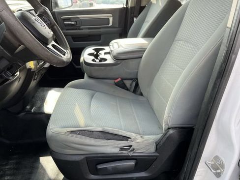Used 2019 RAM 1500 Classic SLT AWD/4WD image 15